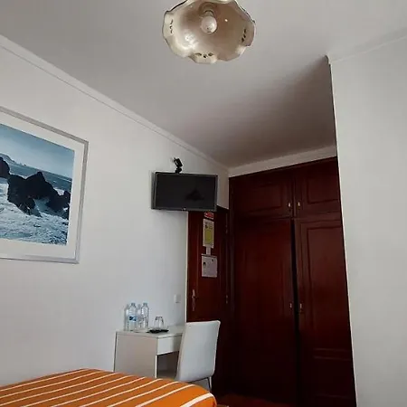 Pequena Baleia Couette-café 3*