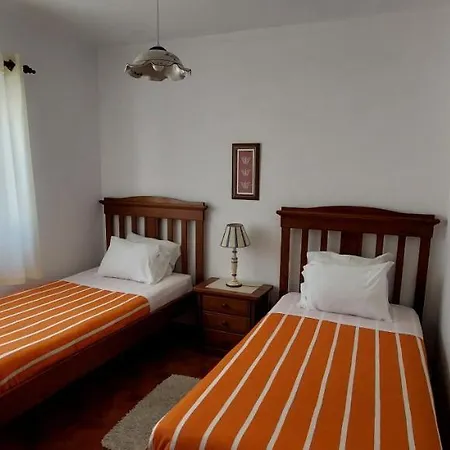 Pequena Baleia Couette-café Ferrel (Leiria)