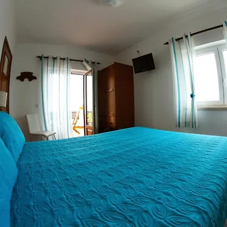 Pequena Baleia 3* Ferrel (Leiria)