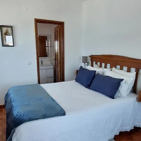 Pequena Baleia Bed & Breakfast *