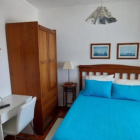 Pequena Baleia Couette-café Ferrel (Leiria)