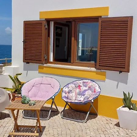 Pequena Baleia Couette-café Ferrel (Leiria)