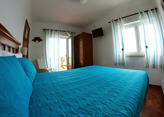 Pequena Baleia 3* Ferrel (Leiria)